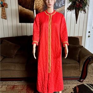 Gossard Artemis • Vintage (1970’s) • Size 14 • Red/Gold Quilted Dressing Robe